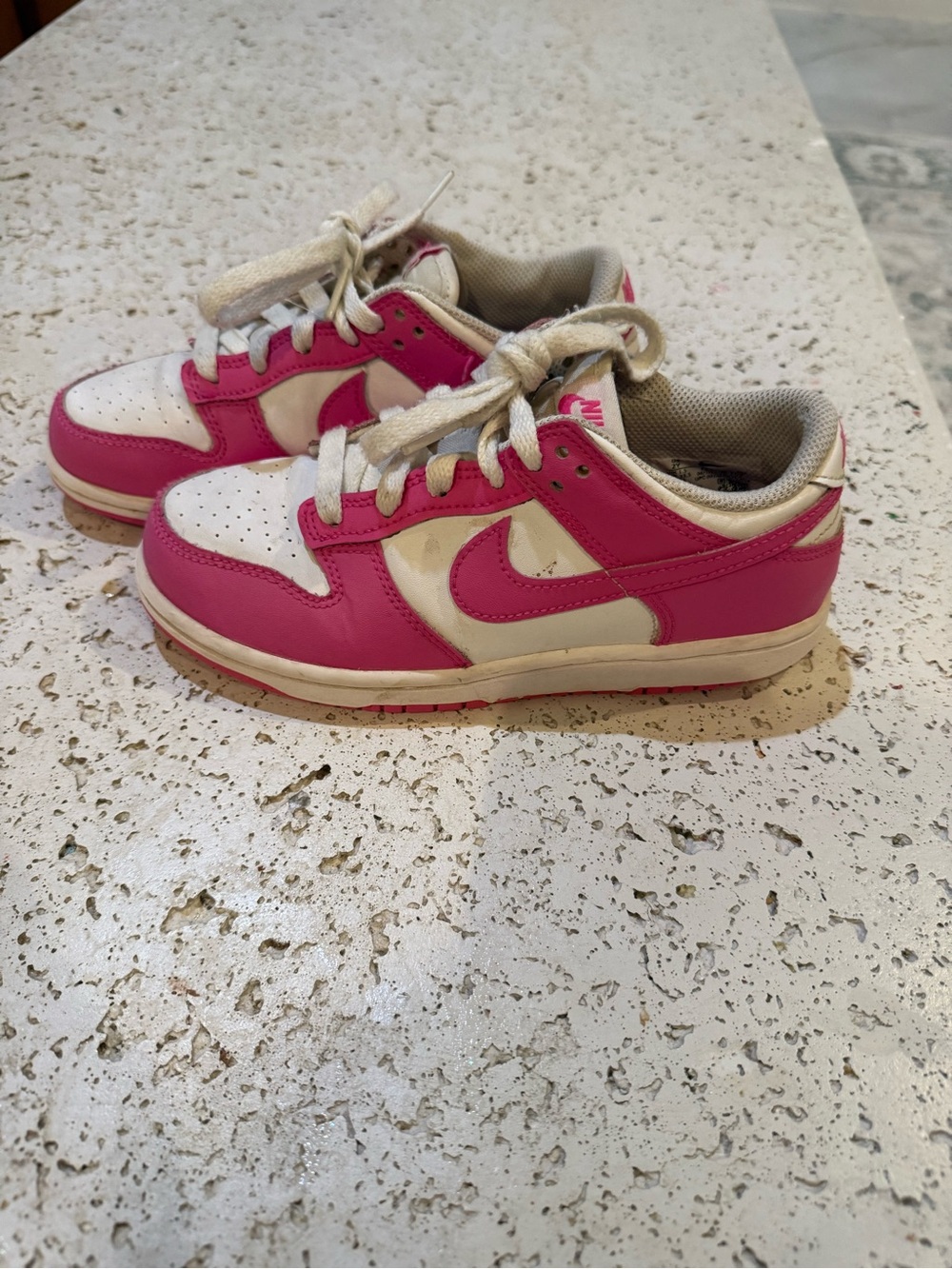 Nike Girls Low-Top Sneakers in Pink and White